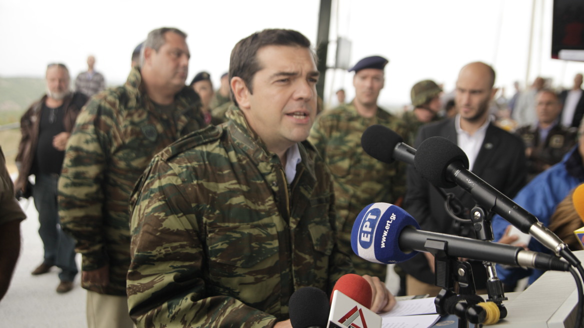 «Κλείνει το μάτι» για αυξήσεις στους στρατιωτικούς ο Τσίπρας