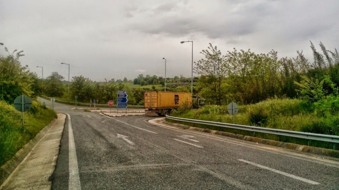 Τροχαίο ατύχημα με λεωφορείο που μετέφερε Σύρους πρόσφυγες Πιερία 