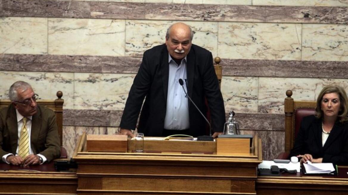 Λύση στο πρόβλημα των συμβασιούχων της Βουλής δίνει ο Βούτσης