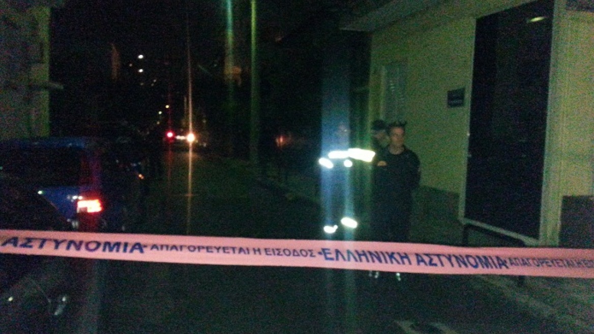 Αναστάτωση στο Χαλάνδρι: Άνδρας ανέβηκε με όπλο στην ταράτσα και άρχισε να πυροβολεί