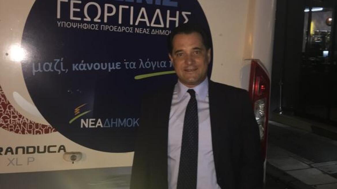 Με τροχόσπιτο ανά την Ελλάδα ο Άδωνις 