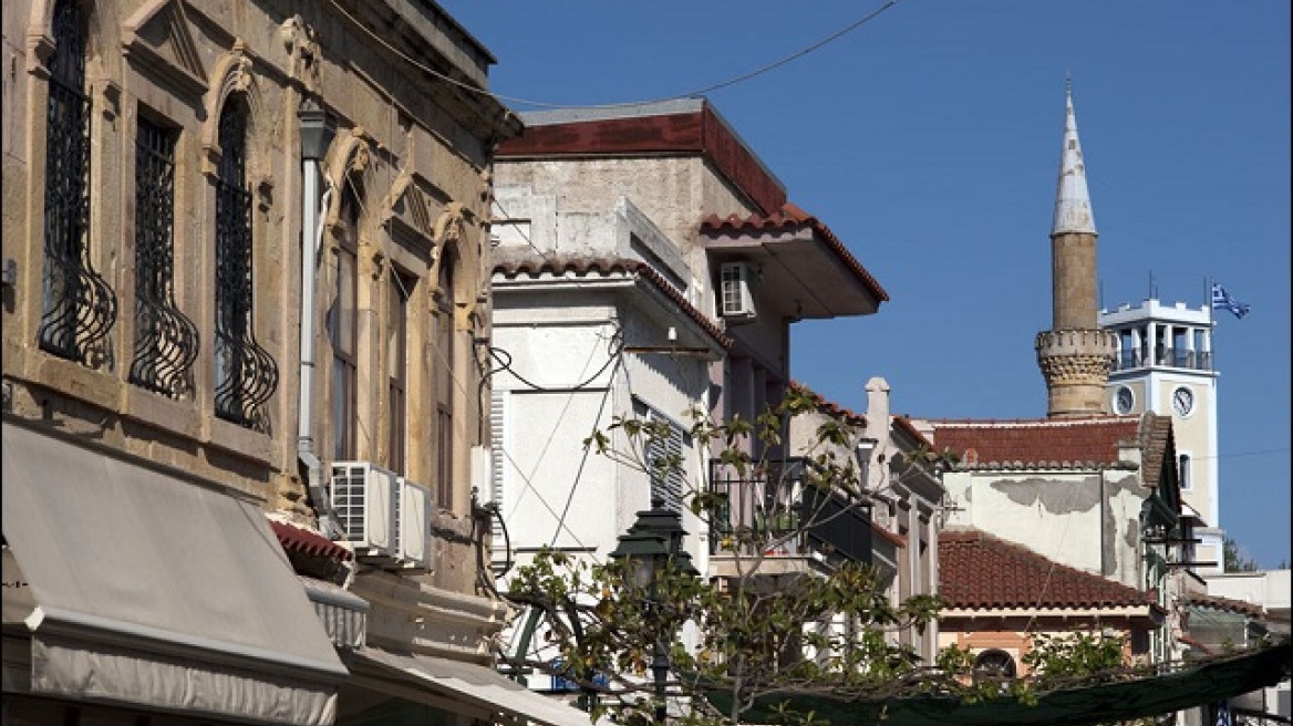 Anti-muslim graffiti at minority mosque in Komotini