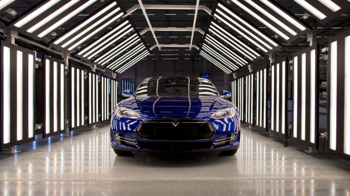 Μέσα στο νέο, υπερσύγχρονο εργοστάσιο της Tesla