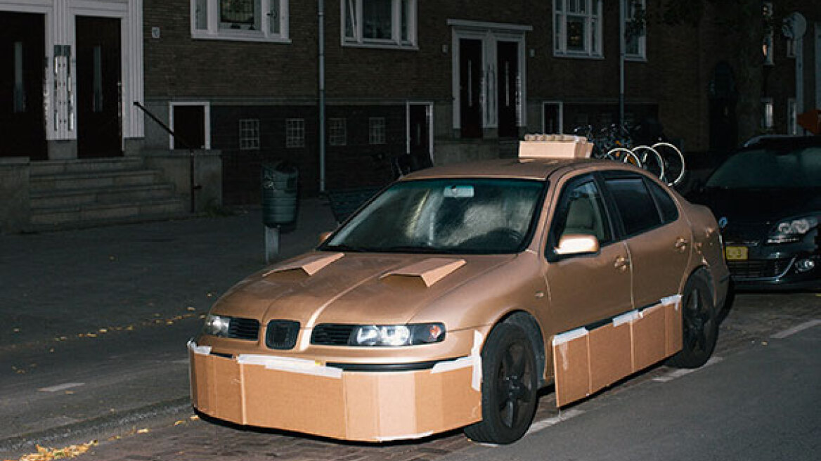 Would you like a supercar for FREE? Man goes around pimping random cars (pics)