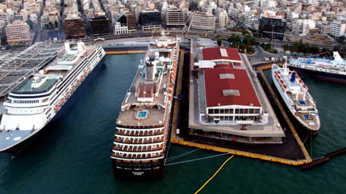 Greek merchant shipping fleet drops in August‏