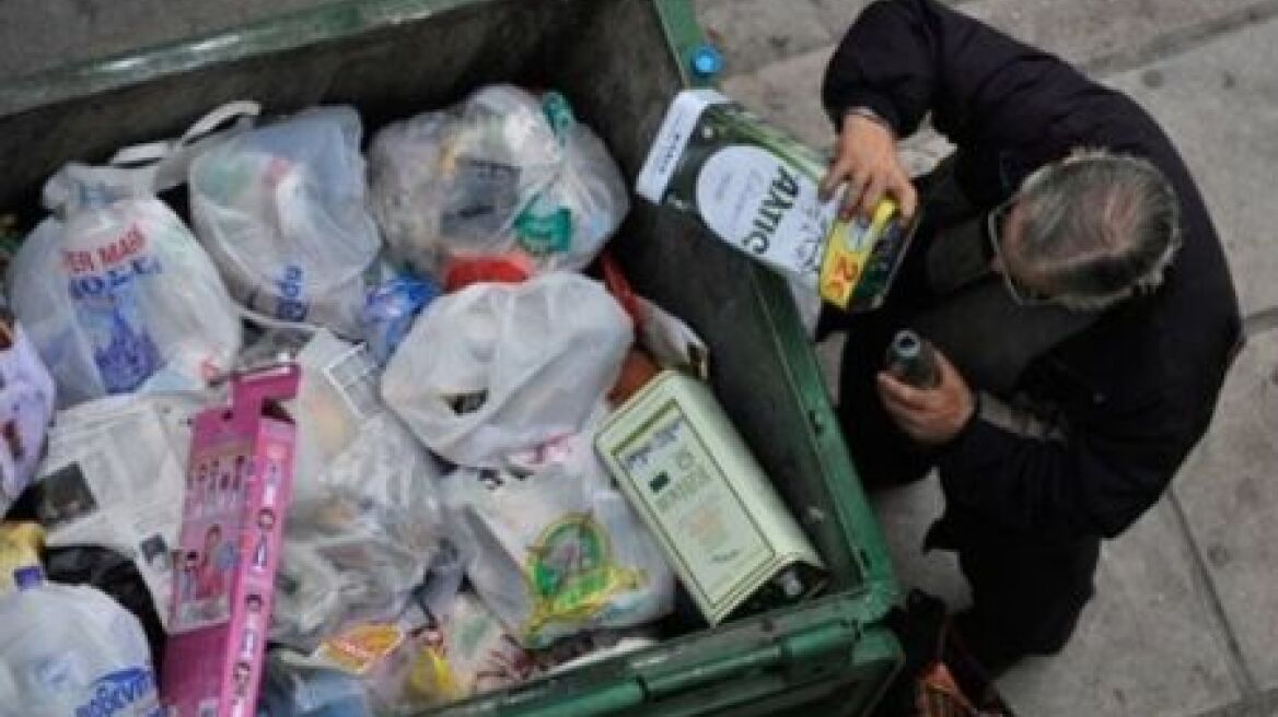 Greek elderly crushed by crisis, but charity steps in where the state fails
