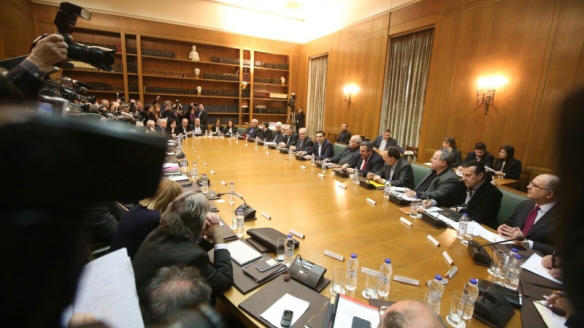 Μισθός 2.710 ευρώ για τους 31 ειδικούς συμβούλους 5 υπουργών 