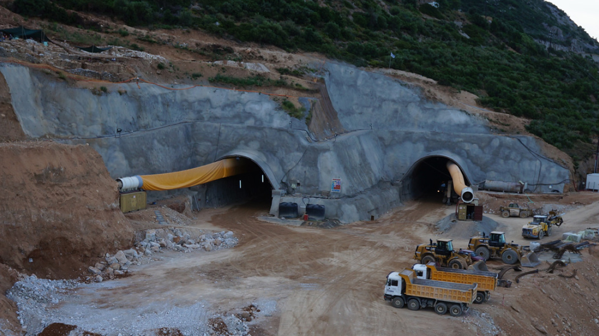 Video: Η διάνοιξη της σήραγγας Κλόκοβα σε ένα λεπτό