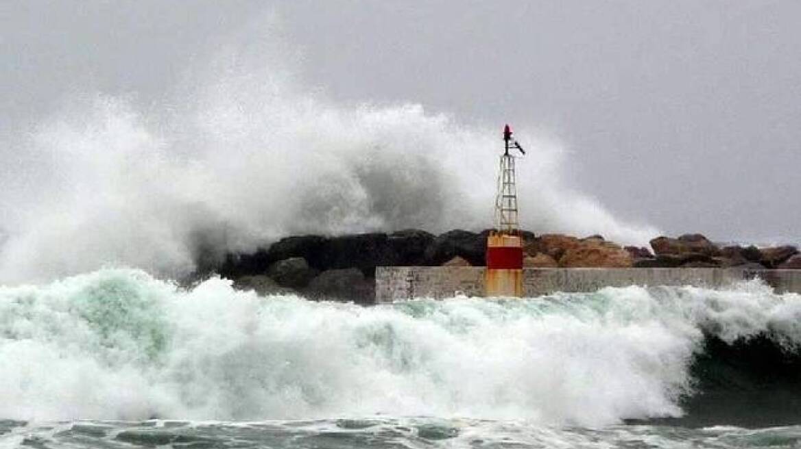 Γενικό απαγορευτικό απόπλου πλοίων από τα λιμάνια της Αττικής