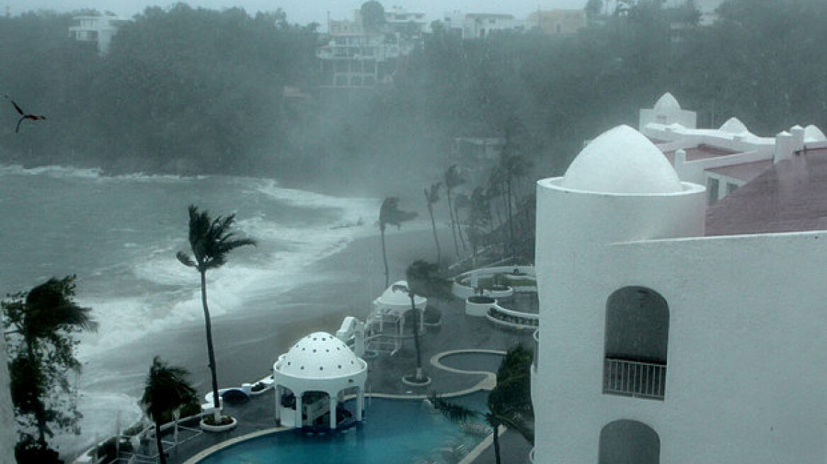 Hurricane Patricia weakens, but still dangerous (pics)