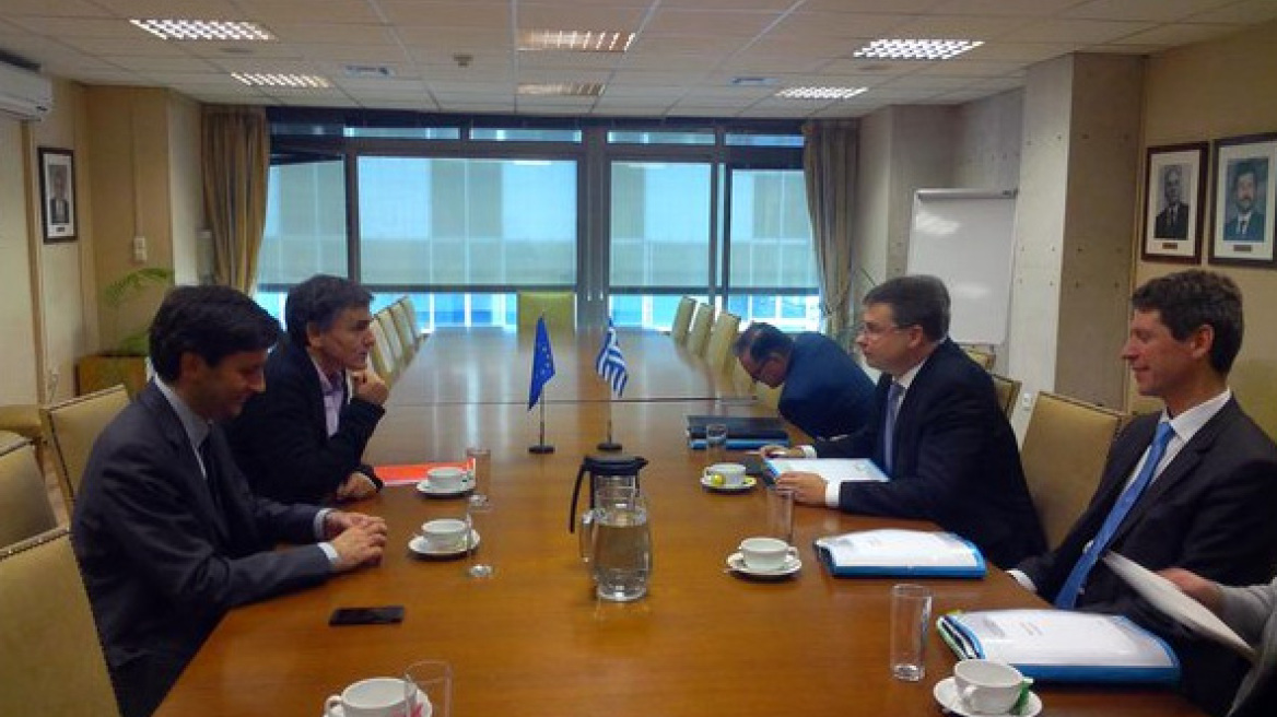 Dombrovskis tells Athens that Greece "has no time to lose" (pics)