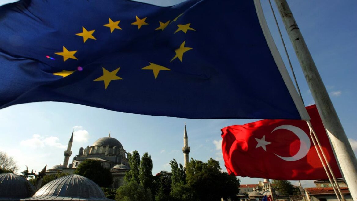 Reuters: Η ΕΕ κατηγορεί την Άγκυρα για υπονόμευση του κράτους δικαίου 