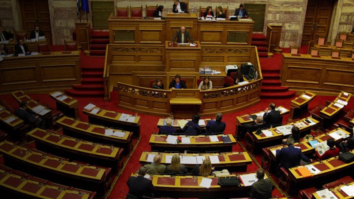 Τhe state risks entering into a deeper recession, says the Parliamentary Budget Office