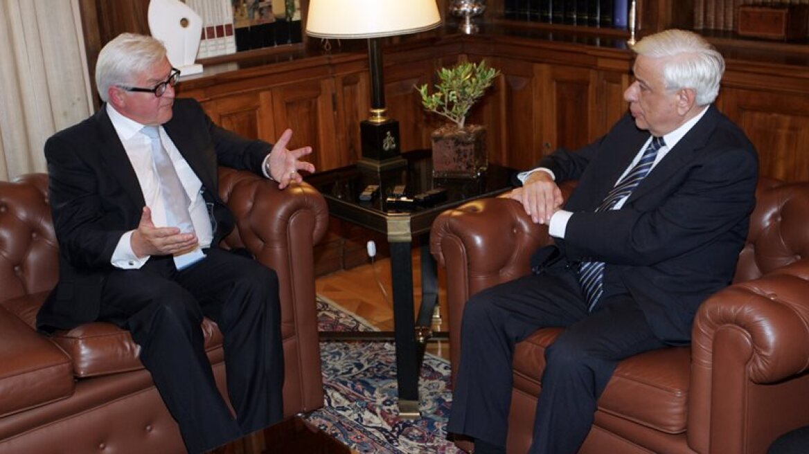 Pavlopoulos tells Steinmeier Greece should decide the best way to protect its borders