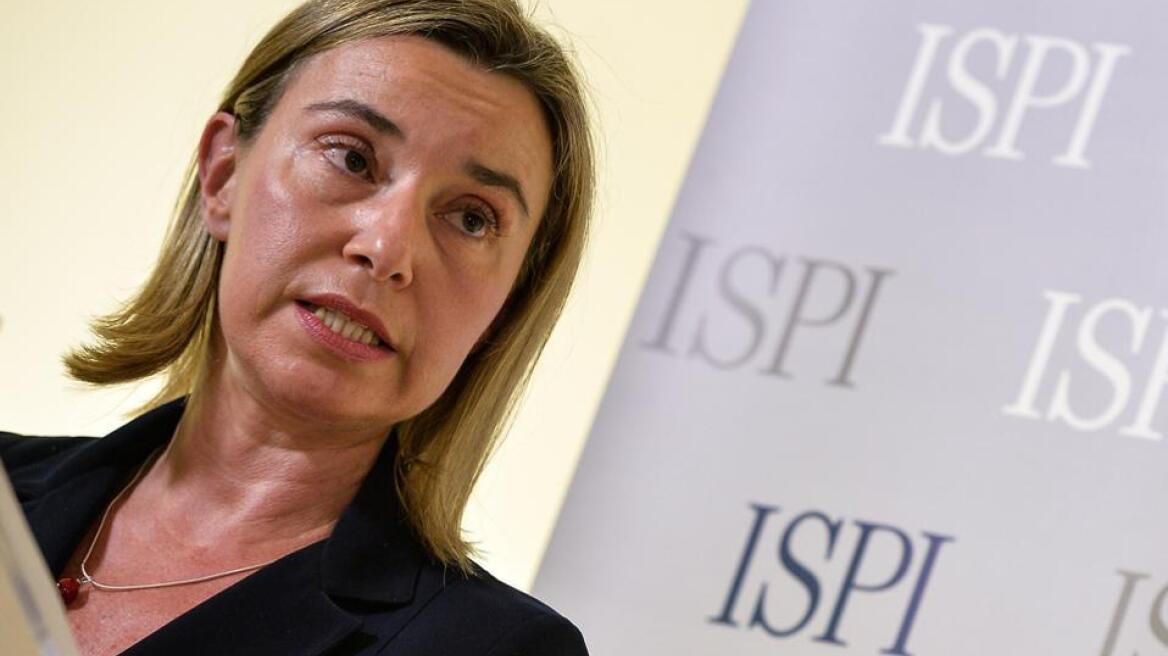 Η ΕΕ κινδυνεύει με διάλυση από το προσφυγικό