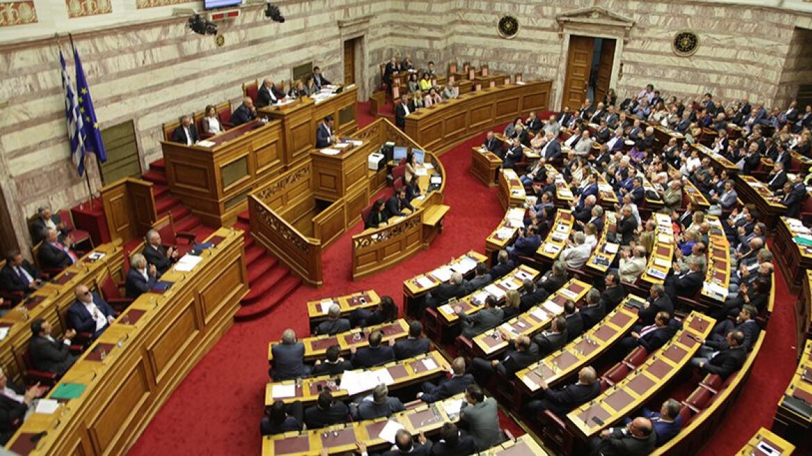Αντιπολιτευτικά πυρά για την νομοθετική πρακτική της κυβέρνησης