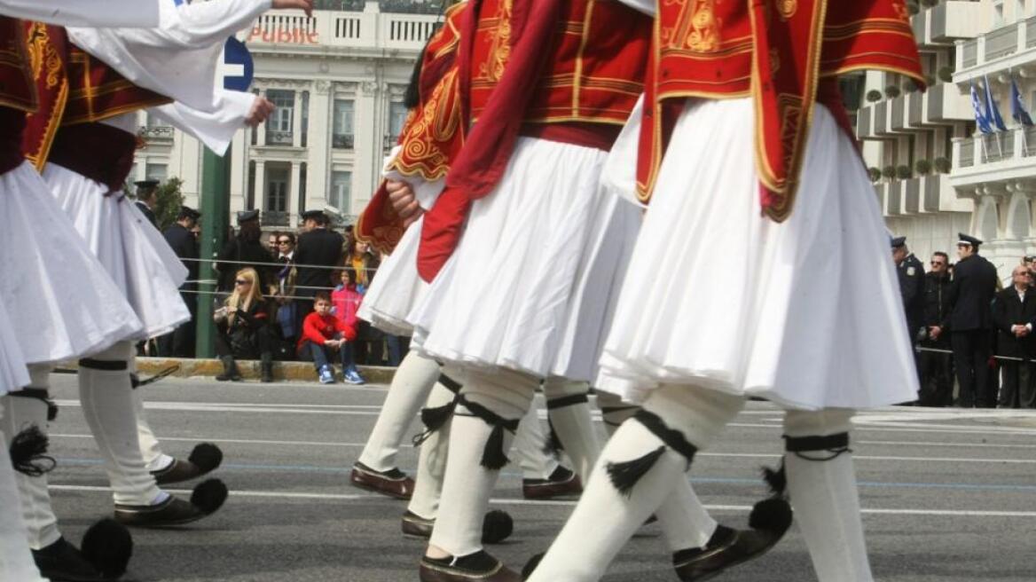 Σύρος: Λεηλάτησαν δημοτικό σχολείο την ώρα της παρέλασης