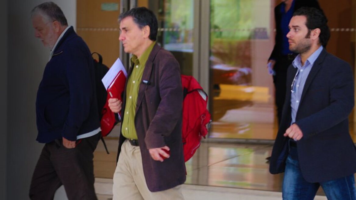 WATCH LIVE: Greek Parliament discusses draft bill on bank recapitalization
