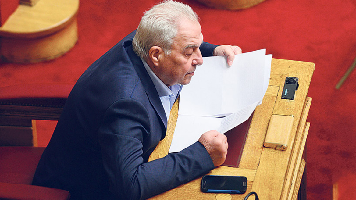 Βόλεψαν και τον κυρ Αλέκο με... sms