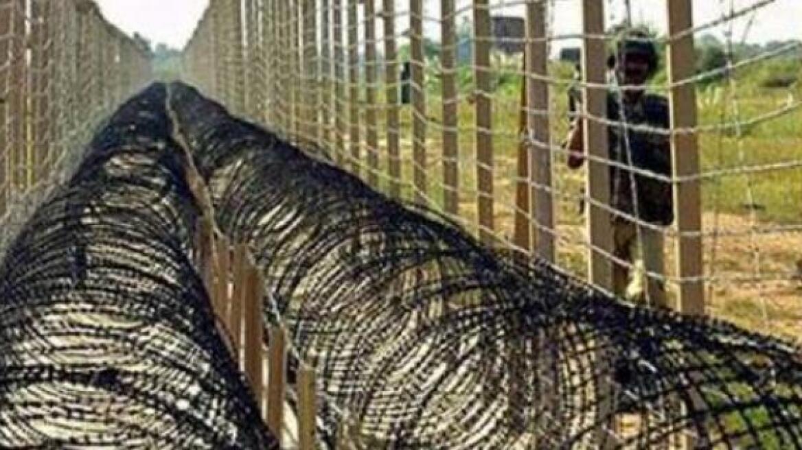 Protesters demand tearing down border fence in northern Greece