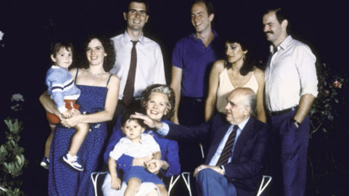 Margaret Papandreou reveals her secrets as Greece's first lady in tell-all autobiography (pics + vid)