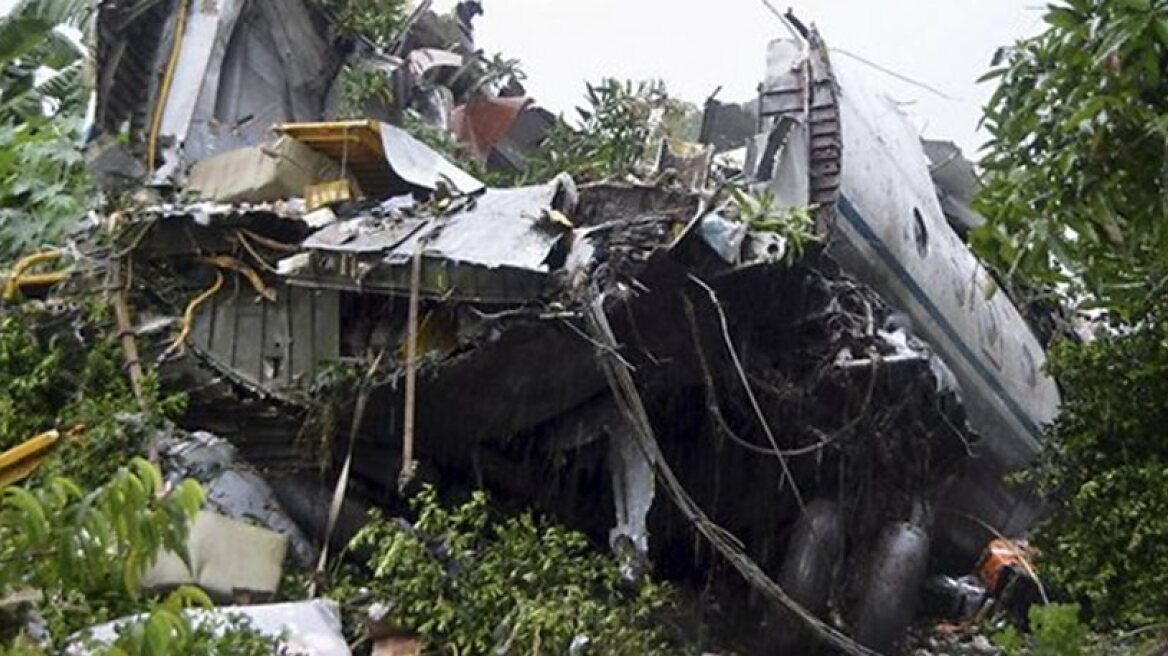 Russian plane crashes in South Sudan (vid)