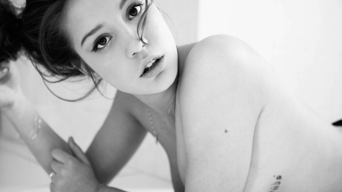 Adèle is back, naked again! (vid)