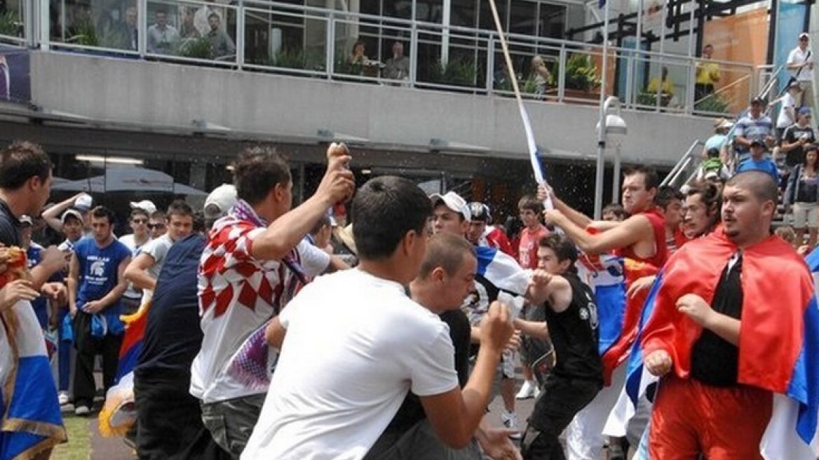 Footy fans led to prosecutor after clashes at Greek airport 