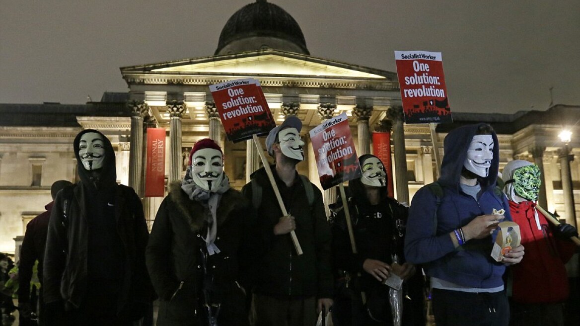 Demonstrators clash with London police on 5th of November