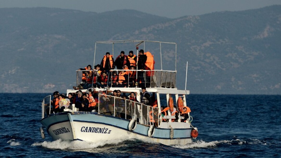 Δεκάδες βάρκες με πρόσφυγες και μετανάστες φτάνουν και σήμερα στη Μυτιλήνη