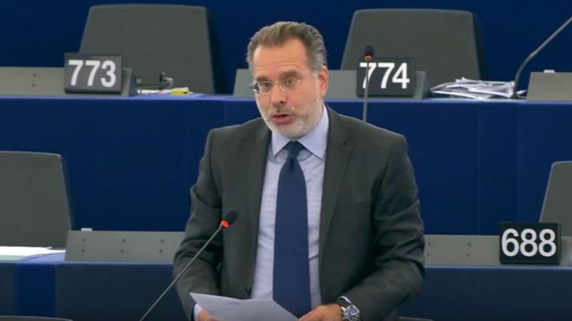 Κουμουτσάκος: Η Χρυσή Αυγή είναι μια απροκάλυπτα φιλοναζιστική οργάνωση
