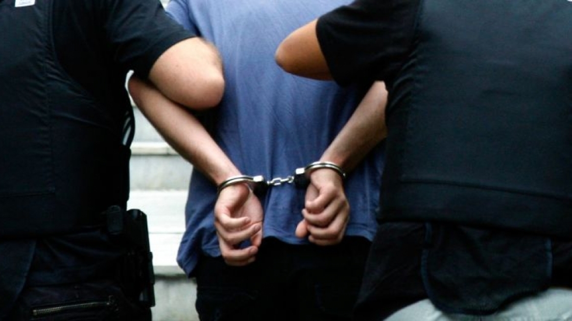 Βούλγαρος έκλεβε και τους αστυνομικούς μετά τη σύλληψή του