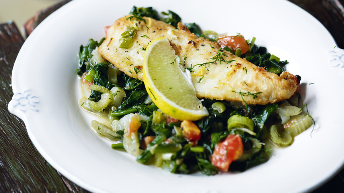 Γλώσσα τηγανητή με σπανάκι σοτέ