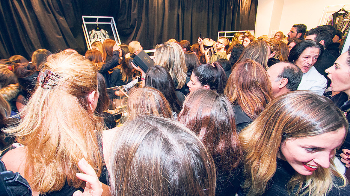 Φρενίτιδα στο κέντρο της Αθήνας για σακάκια των 400 €! 