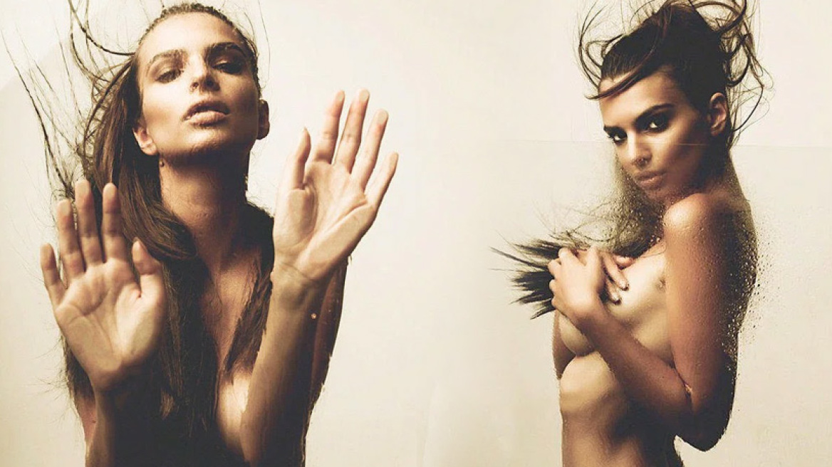 Η Emily Ratajkowski φωτογραφίζεται μέσα στο ντους