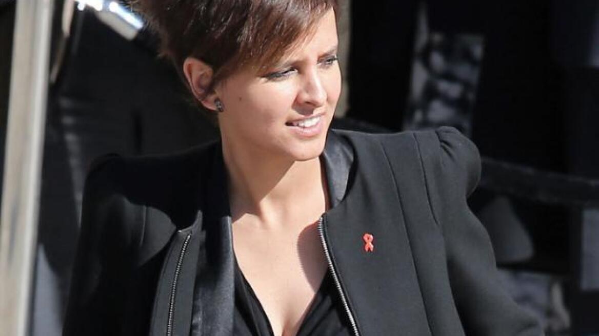 Άνω-κάτω η Γαλλία με το ντεκολτέ της υπουργού Παιδείας