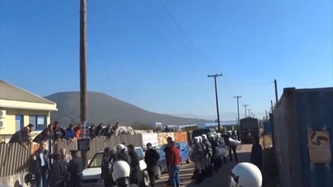 Προσαγωγές απεργών και επεισόδια σε εργοστάσιο στα Ιωάννινα 