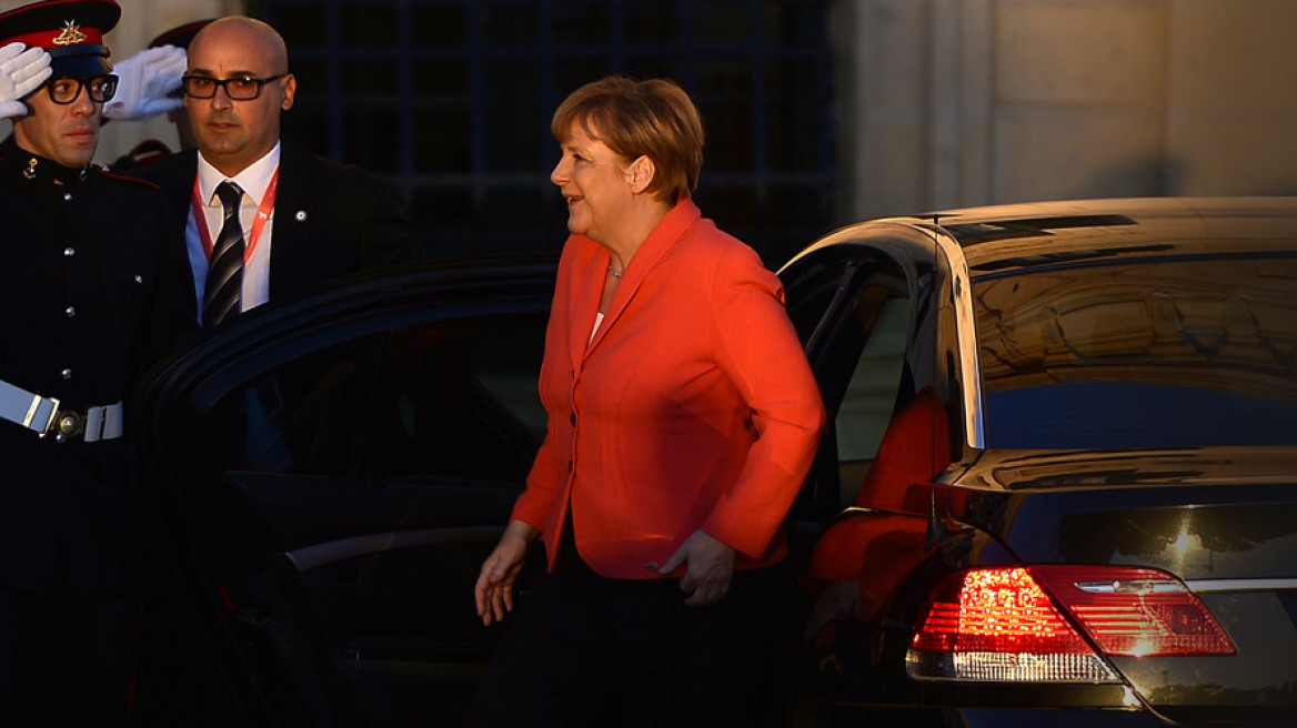 Μέρκελ: Πρέπει να βρούμε νόμιμους τρόπους για να βοηθήσουμε τους πρόσφυγες