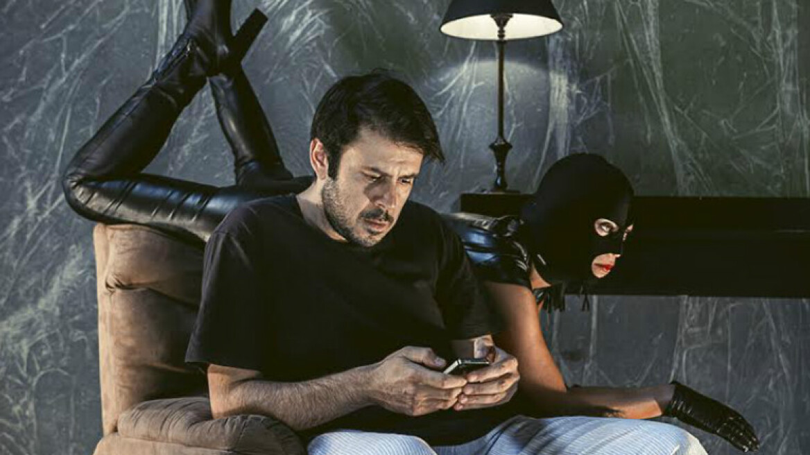 Ο Μανώλης ή… ο καθρέφτης μας