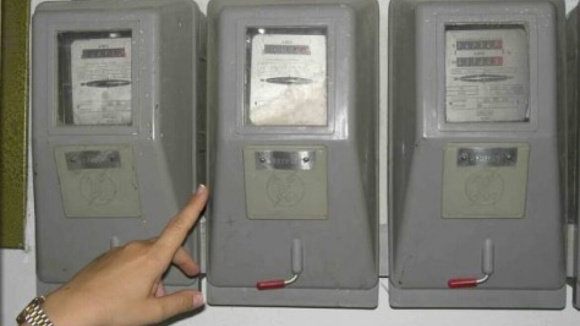 Συνελήφθη 51χρονος που «άλλαζε τα φώτα» σε ρολόγια της ΔΕΗ