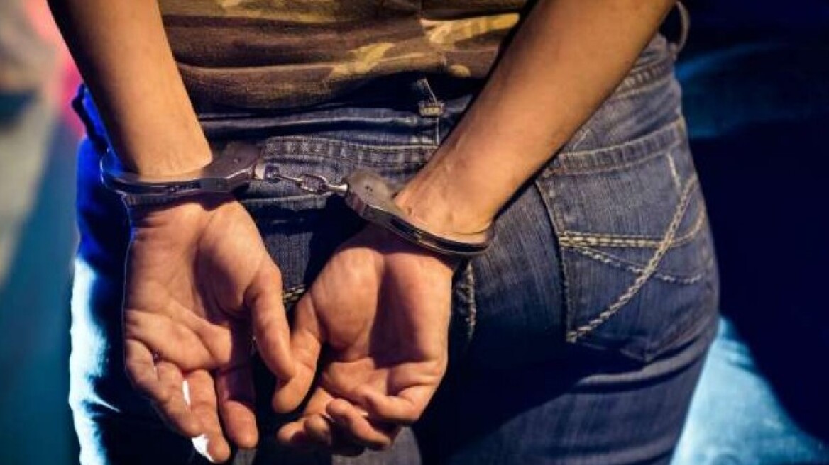 Πάτρα: Νεαρή μποξέρ λήστεψε ηλικιωμένο στην πόρτα του