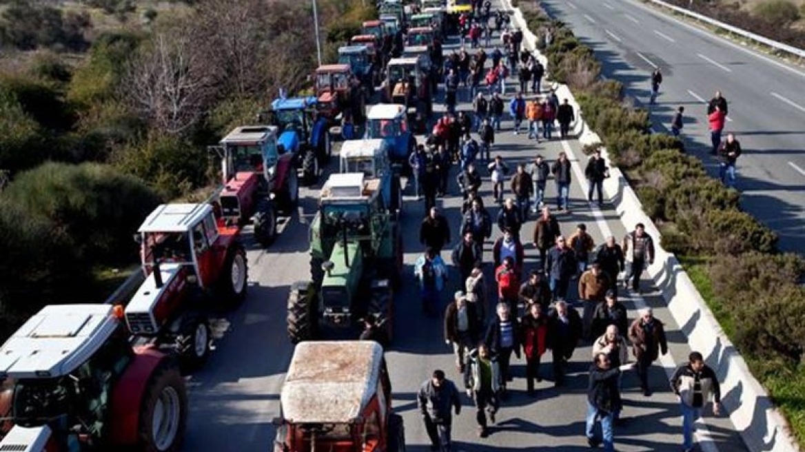 Έκλεισαν συμβολικά την Αθηνών - Κορίνθου και αποχώρησαν οι αγρότες