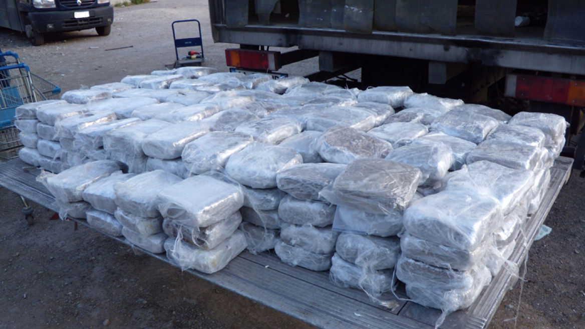 Δήλωσαν κλοπή του φορτηγού για να μεταφέρουν χασίς!