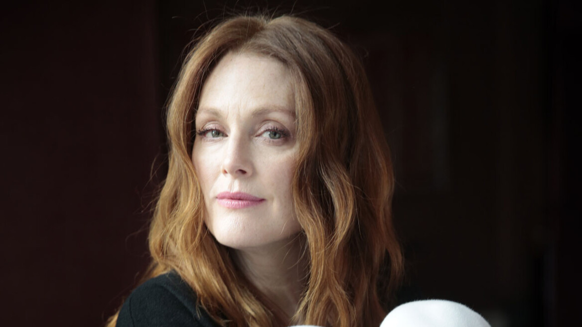 Julianne Moore: «Είμαι εθισμένη στο Twitter»