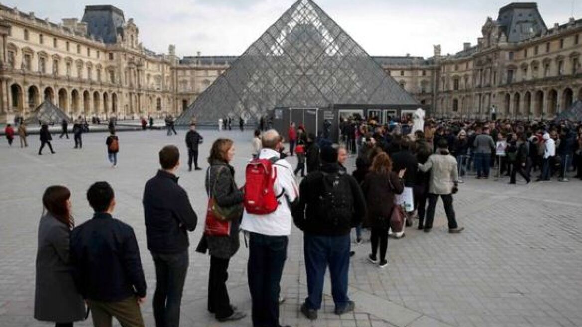 Παρίσι: Τα μουσεία και τα τουριστικά αξιοθέατα άνοιξαν και πάλι για τους επισκέπτες