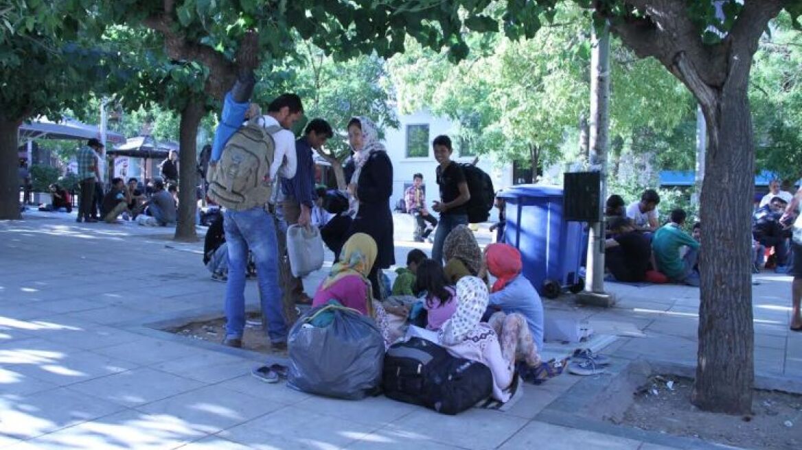 Τι λένε οι μετανάστες στην Ελλάδα μετά το μακελειό στο Παρίσι