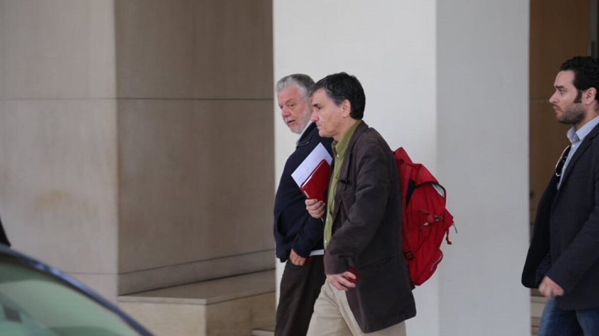 Δεν τα βρήκαν για τους πλειστηριασμούς μετά από 17 ώρες - Συνεχίζουν σήμερα