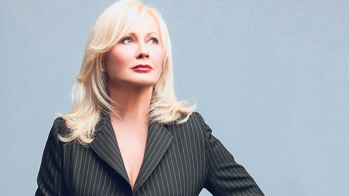 Αγγελική Νικολούλη: «Ζω στο φως. Σκοτάδι θέλω μόνο όταν κοιμάμαι»