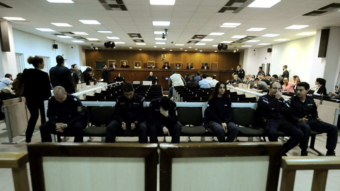 «Μάχη» για το... paintball στη δίκη της Χρυσής Αυγής