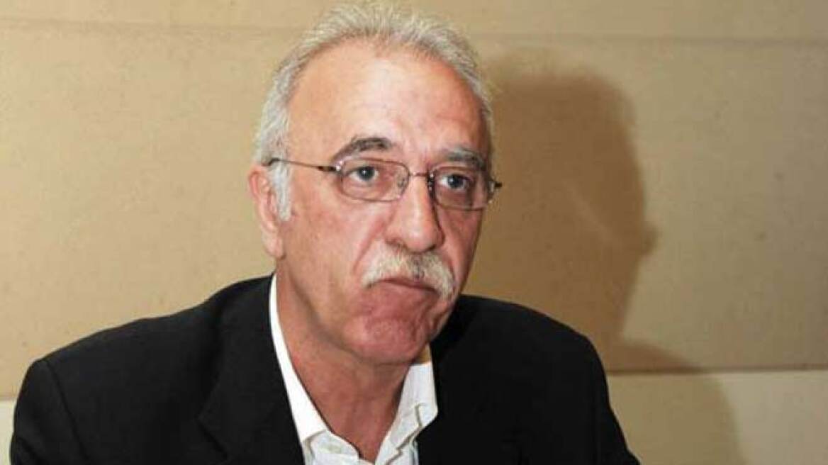 Βίτσας: Κανένα σπίτι -χωρίς πισίνα- στα χέρια τραπεζίτη!